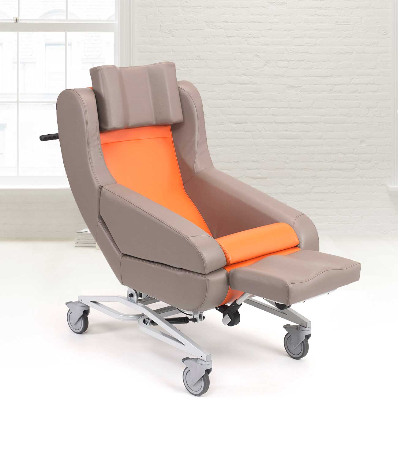 Pflegesessel Culla Balance indoor mit abnehmbarer Armlehne Pflegesessel Culla Balance indoor mit abnehmbarer Armlehne