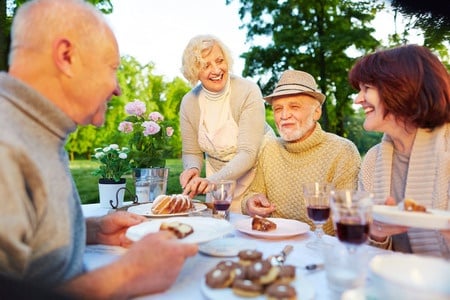Colocation senior autonome : c’est pour qui et combien ça coûte ?