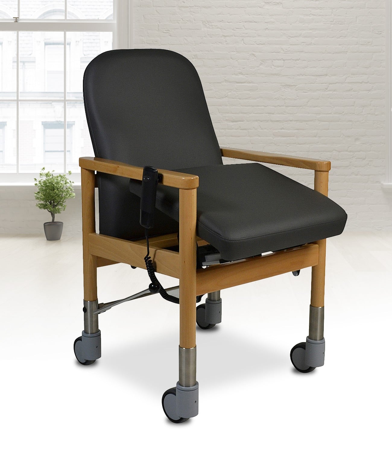 Chaise releveuse à roulettes LÜBECK PLUS électrique