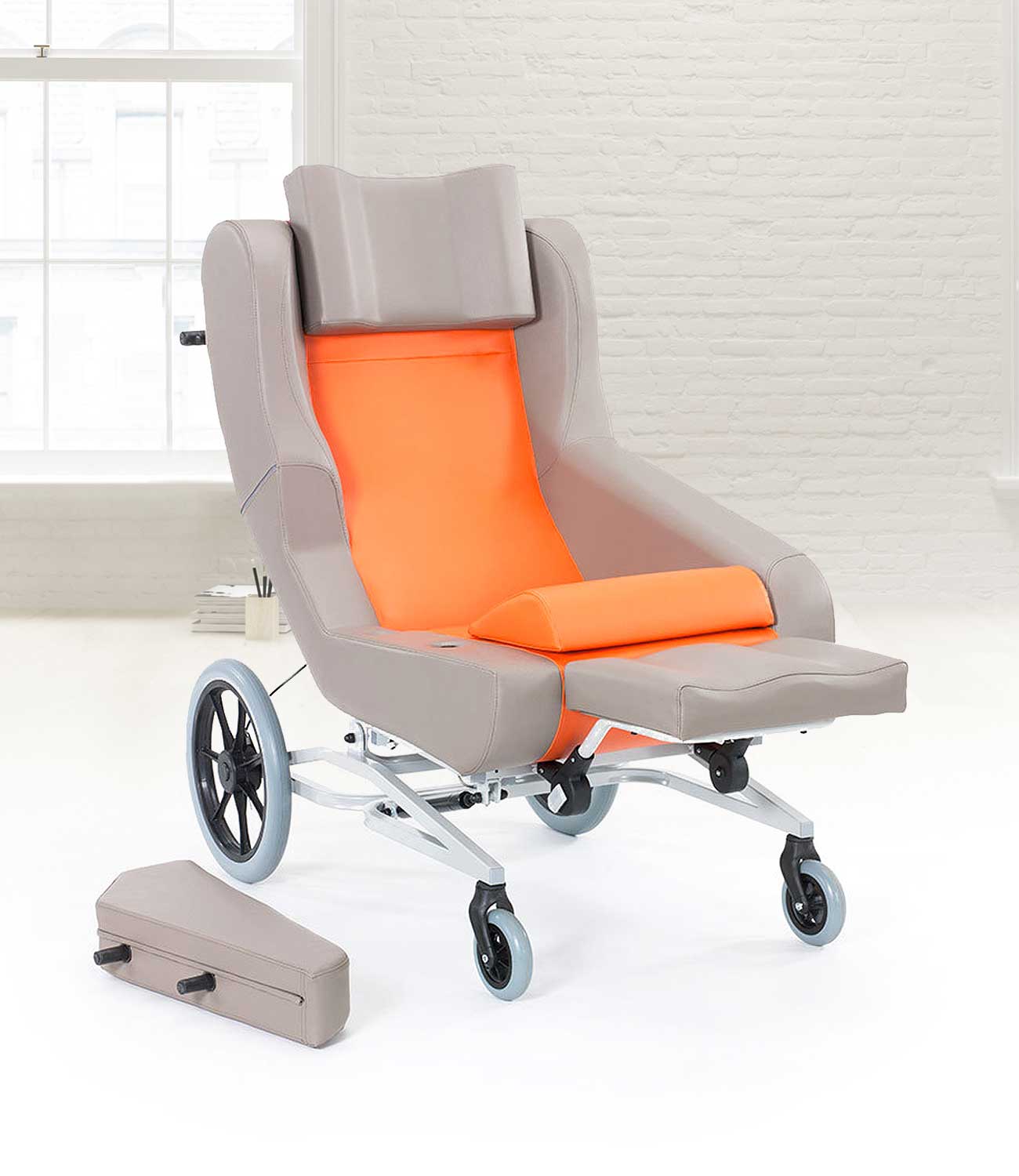 Pflegesessel Culla Balance outdoor mit abnehmbarer Armlehne